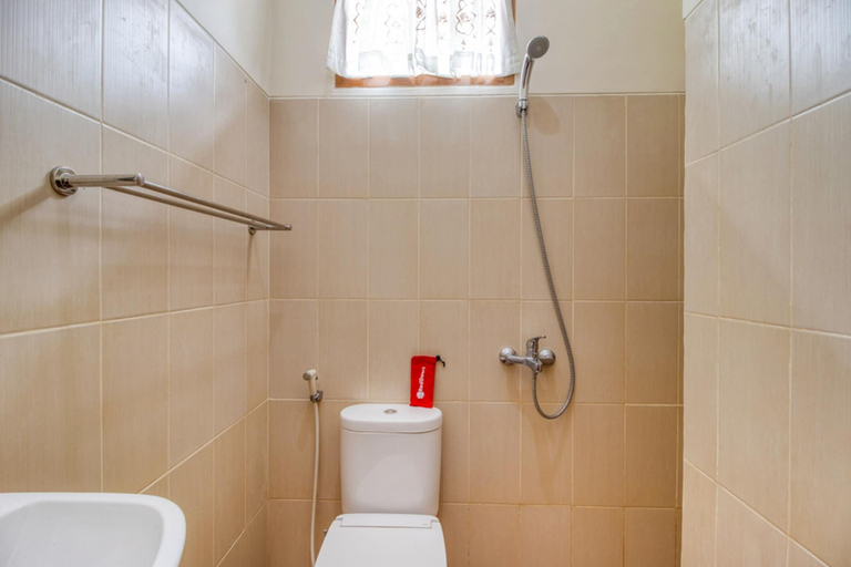 Bathroom 5, RedDoorz near Universitas Gajah Mada, Sleman
