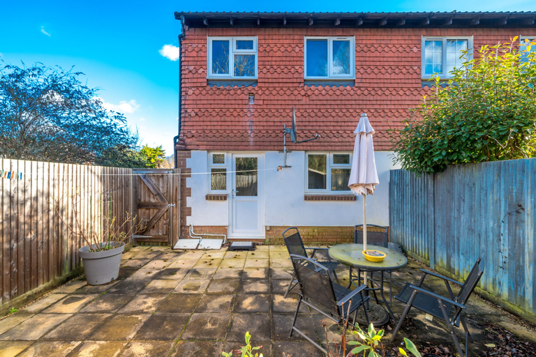 Exterior & Views 2, Crawley Pet Friendly 1-Bedroom Apartment, West Sussex