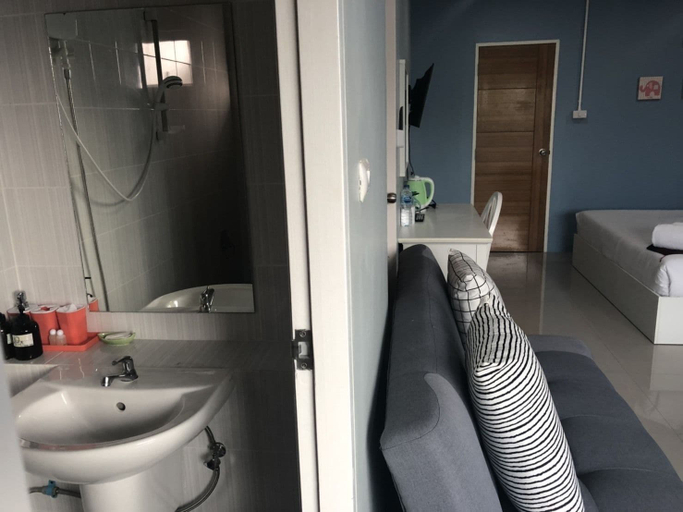 Bathroom 4, Khao Oat airport, Pulau Phuket