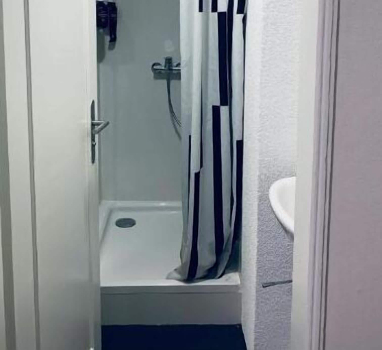 Bathroom 5, Pop Up Hotel Krone Zürich, Zürich
