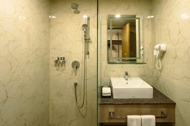 Bathroom 4, Amika Hotel - Madurai, Madurai