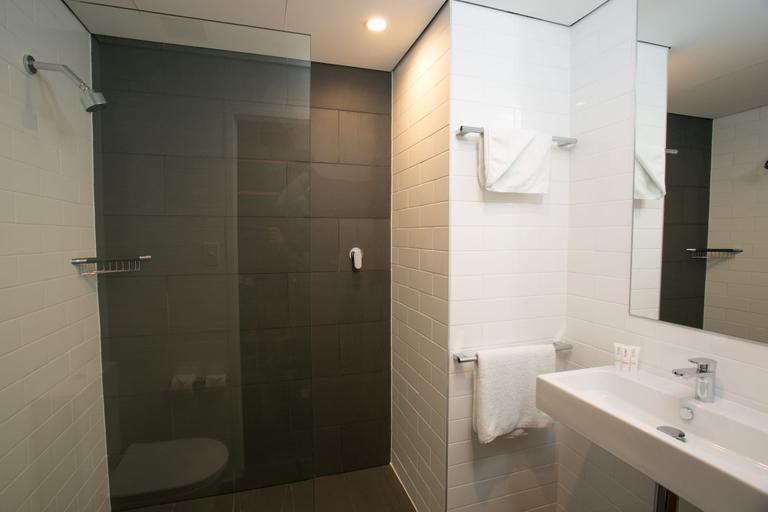 Bathroom 5, Alpha Hotel Eastern Creek, Blacktown - South-East
