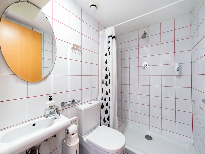 Bathroom 3, Hostal Athenas, Barcelona