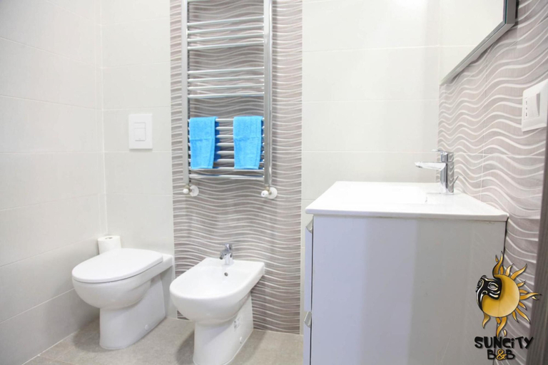 Bathroom 4, Suncity B&B, Napoli