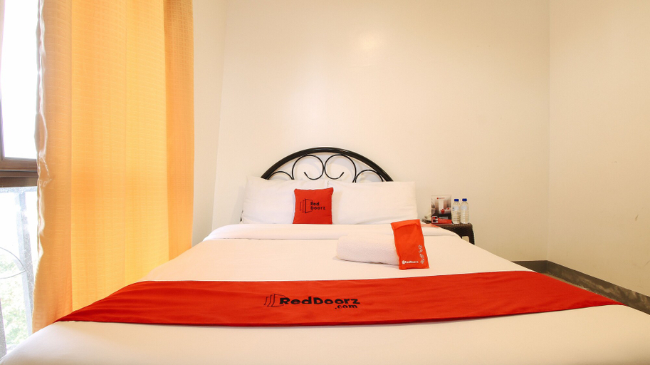 Bedroom 4, RedDoorz Plus @ Jardin Suites Guadalupe Nuevo, Taguig