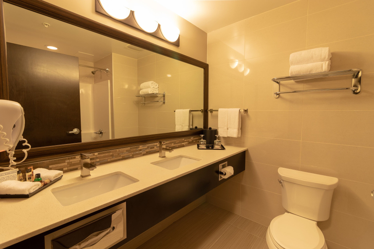 Bathroom 3, The Kanata by BCMInns Whitecourt, Division No. 13