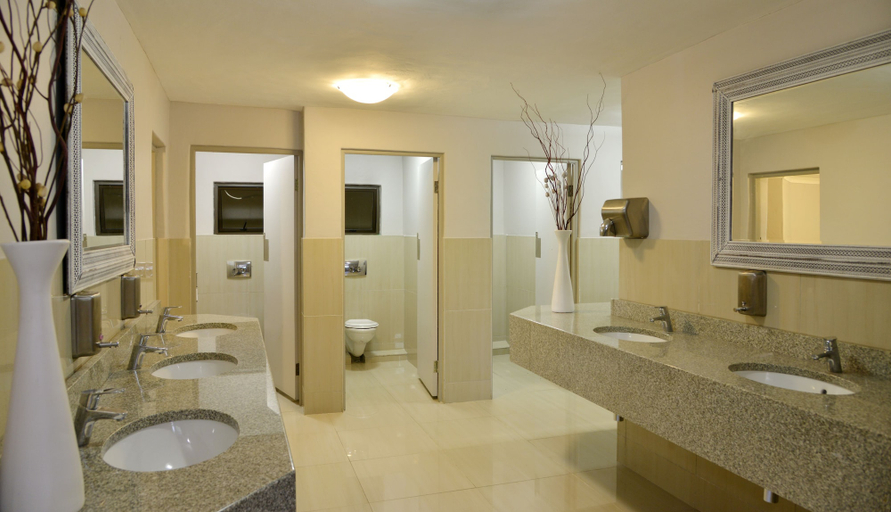 Bathroom 3, Bundu Lodge, Ehlanzeni