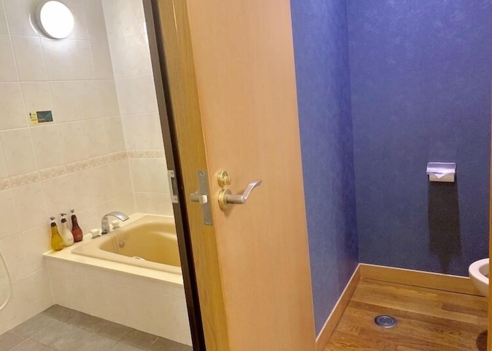 Bathroom 4, Hotel Bin, Okinawa