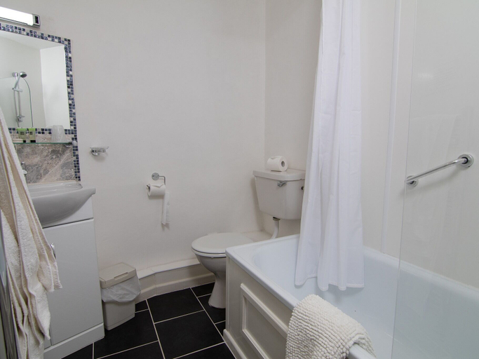 Bathroom 4, The Mount Pleasant Hotel, Worcestershire