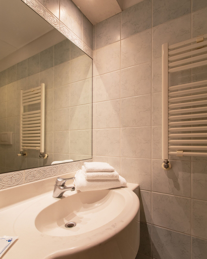 Bathroom 4, Hotel Bologna, Torino