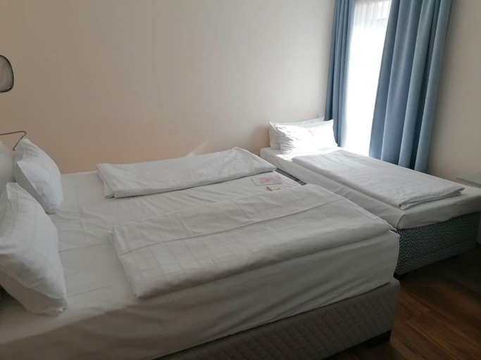 Bedroom 3, Safranberg Hotel & Sauna, Ulm