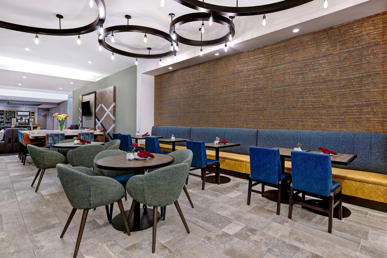 Food & Drinks 5, Hilton Garden Inn Cedar Rapids, Linn