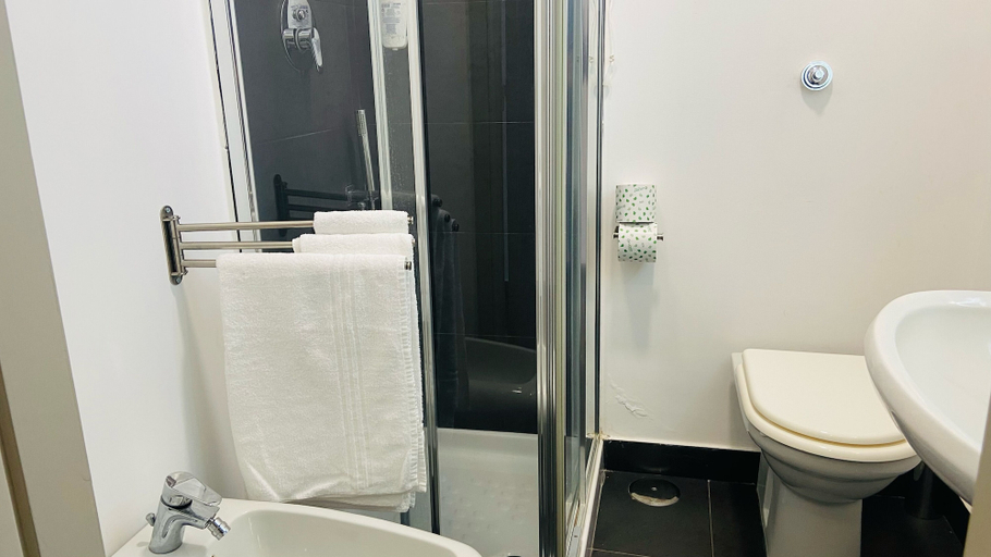Bathroom 5, Jazz Hotel, Napoli