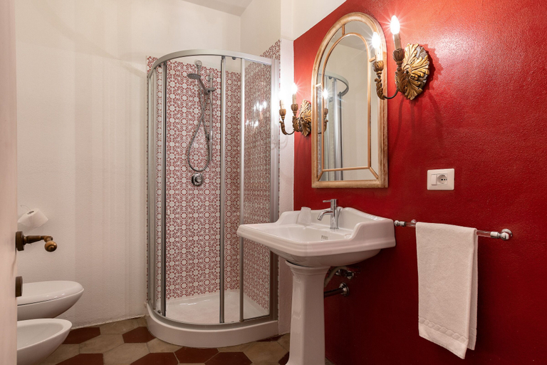 Bathroom 2, Bellezza Suites, Cagliari