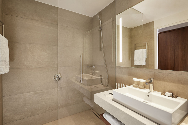 Bathroom 5, Doubletree By Hilton Wroclaw, Środa Śląska