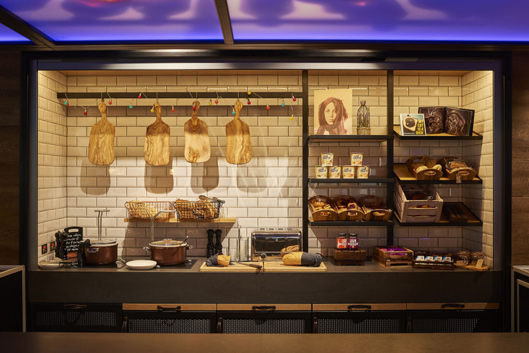 Food & Drinks 5, Moxy Edinburgh, Edinburgh