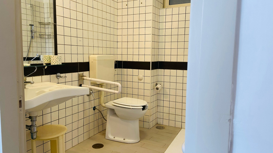 Bathroom 5, Jazz Hotel, Napoli