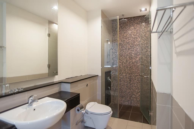 Bathroom 5, Swiss Garden Residence SS Suite, Kuala Lumpur