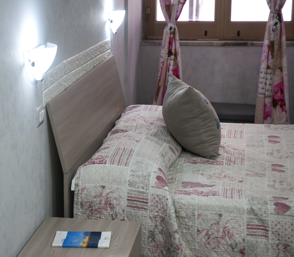 Bedroom 5, B&B Viva Napoli, Napoli