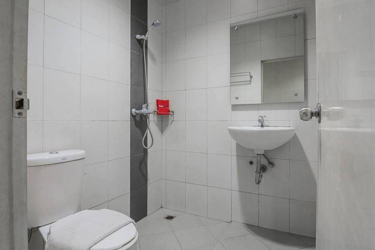 Bedroom 5, RedDoorz Plus near Simpang Rimbo Jambi, Jambi