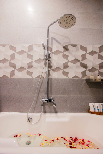 Bathroom 5, Green Oasis Hotel, Tuy Hoa