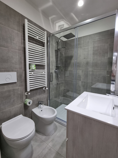 Bathroom 3, Approdo di Venere, Foggia