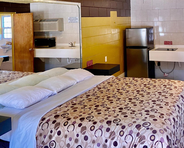 Bedroom 2, Savannah Inn and Suites, Chatham