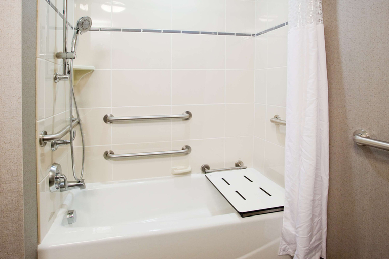 Bathroom 4, Hampton Inn & Suites Chapel Hill-Carrboro/Downtown, Orange