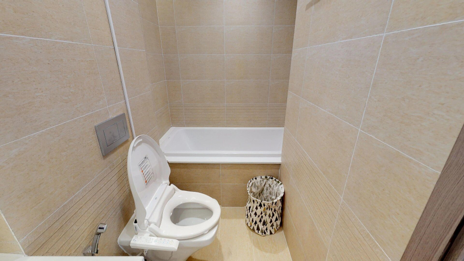 Bathroom 5, Luxury Apartment in Vinhomes Metropolis, Ba Đình