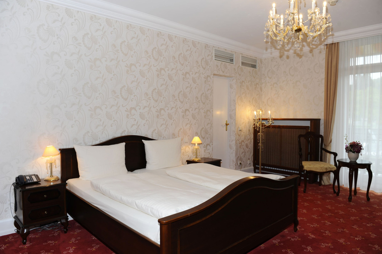 Bedroom 2, HELIOPARK Bad Hotel zum Hirsch, Baden-Baden