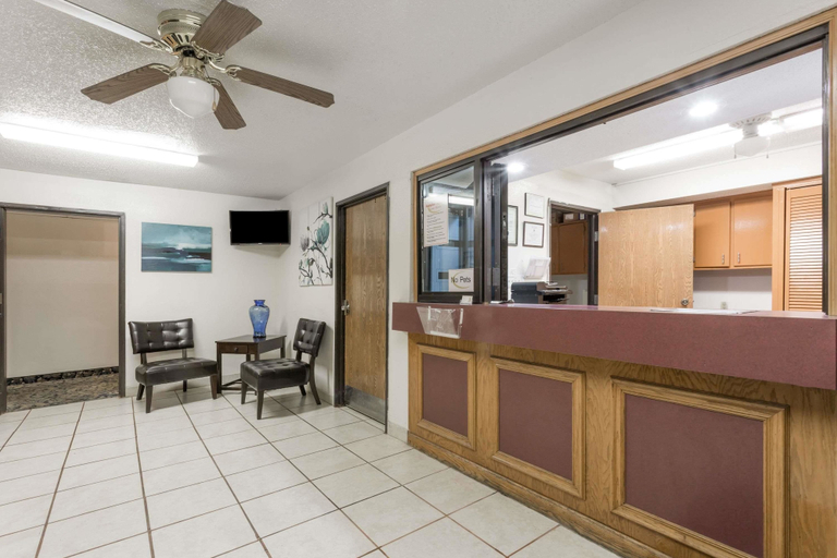 Others 5, Super 8 by Wyndham Hampton, Hampton