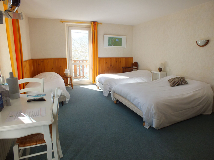 Bedroom 2, Hôtel La Prairie, Isère