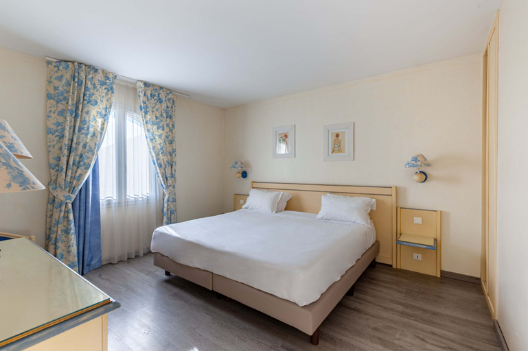 Bedroom 3, ResidHotel Golf Grand Avignon, Vaucluse