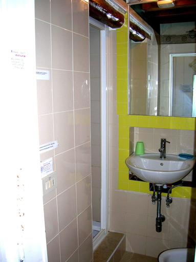 Bathroom 5, B&B Biennale Venezia, Venezia