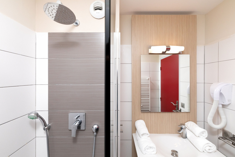 Bathroom 4, SOWELL RÉSIDENCES Les Perles du Golfe de Saint-Tropez, Var