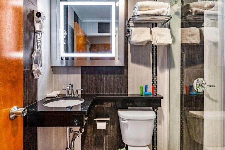 Bathroom 4, Umbrella Hotel Brooklyn, New York