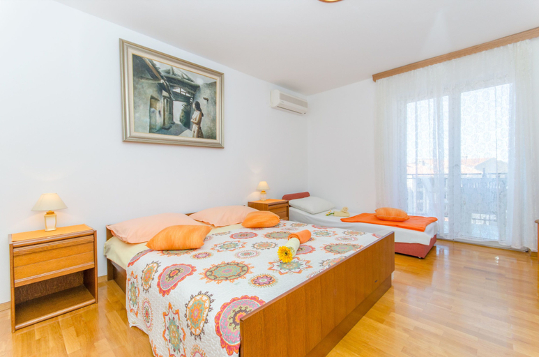 Bedroom 3, Apartments and Room Sun and Sea, Podgora