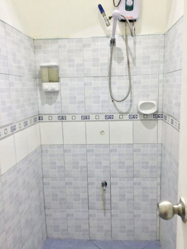 Bathroom 3, Rob and Fred's Resort, Malay