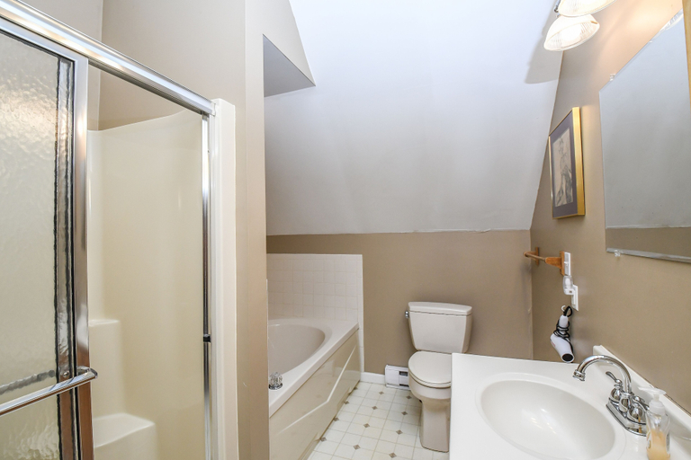 Bathroom 3, Timberlake, Garrett