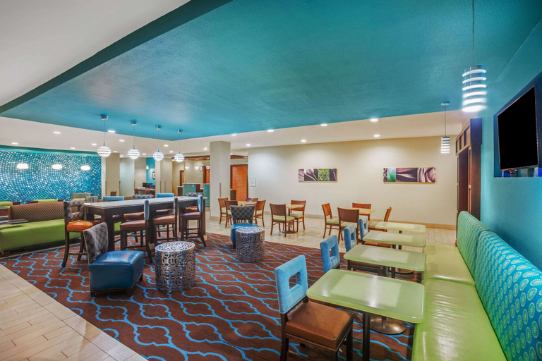 Food & Drinks 5, La Quinta Inn & Suites by Wyndham Beeville, Bee