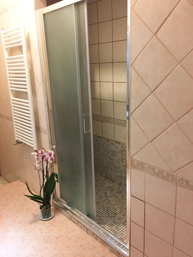 Bathroom 5, Il Tesoro, Rome