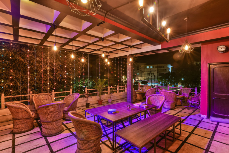 Food & Drinks