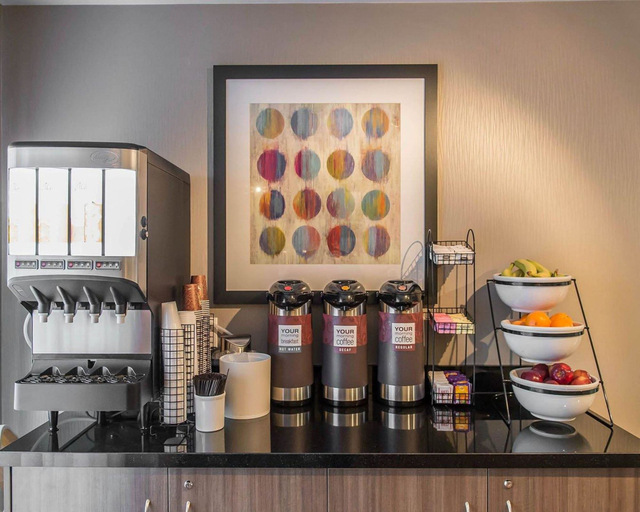 Food & Drinks 5, Comfort Inn Pembroke, Renfrew