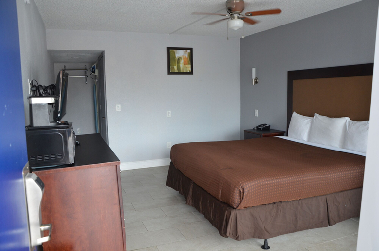 Bedroom 3, Rodeway Inn Sun City Center, Hillsborough