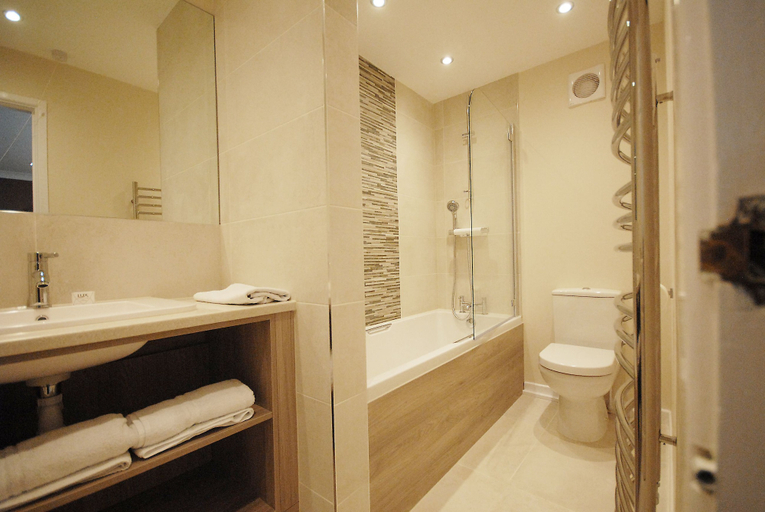 Bathroom 4, Marlborough house hotel, Oxfordshire