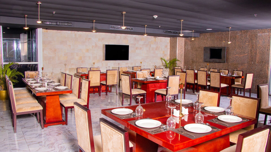 Food & Drinks, Osborn La-Palm Royal Resort, Obio/Akp