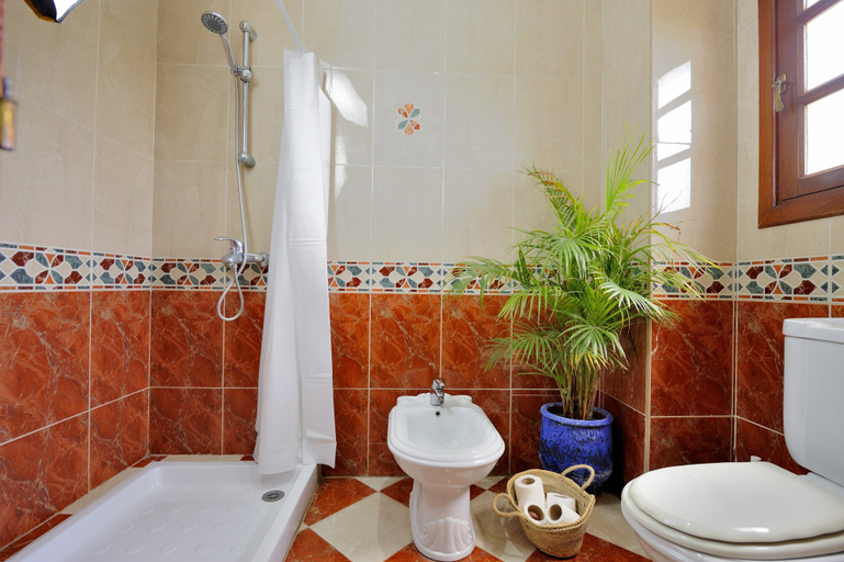Bathroom 5, Lhostel, Casablanca