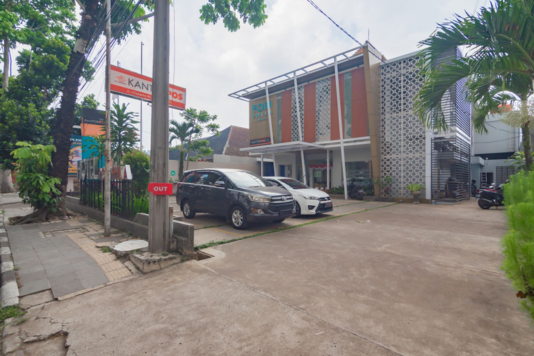 Exterior & Views 1, RedDoorz Plus @ Point Phila Cihampelas, Bandung