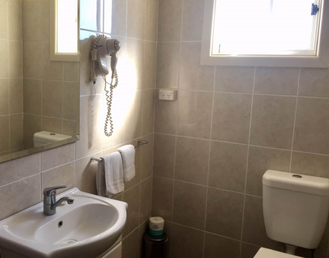 Bathroom 3, Quirindi Sunflower Motor Inn, Liverpool Plains