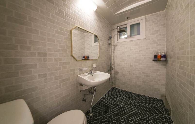 Bathroom 5, Backpackers in Yeosu - Hostel, Yeosu